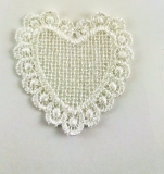 Ornament brodat in forma de inima, ivoriu, 5cm