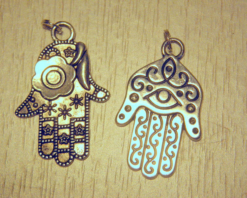 Set de 2 charmuri de forma mainii lui Buddha, argintiu antichizat