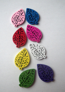 Set de 8 frunze din lemn, diferit colorate, 30*20mm