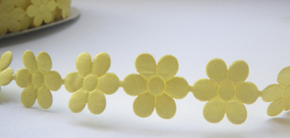 Panglica textila cu flori galbene, 15mm
