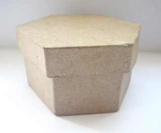 Cutie hexagonala din papier-mache, 9cm